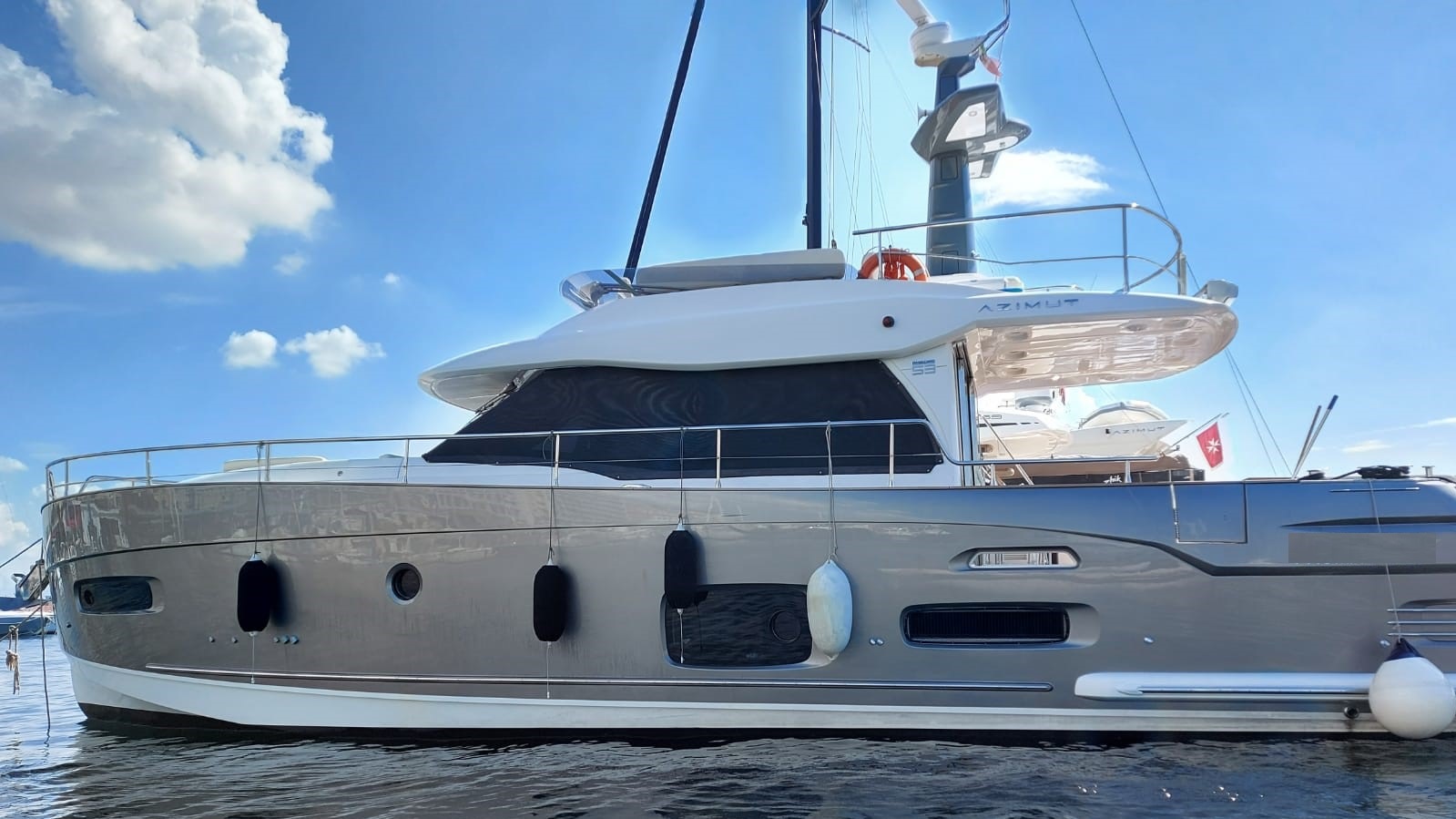 Azimut Magellano 53