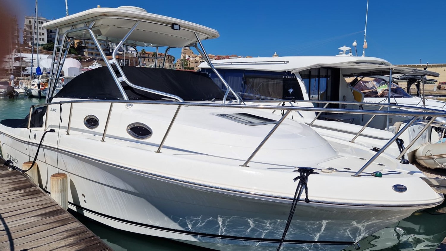 Robalo R305